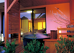 A guest room with the open-air bath